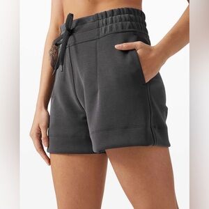 EUC 🍋 Lululemon Soft Ambitions High Rise Short 4"